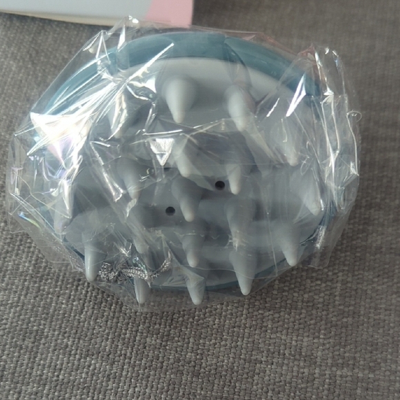 Briogeo Scalp Revival Massager in Blue - New - Picture 4 of 4